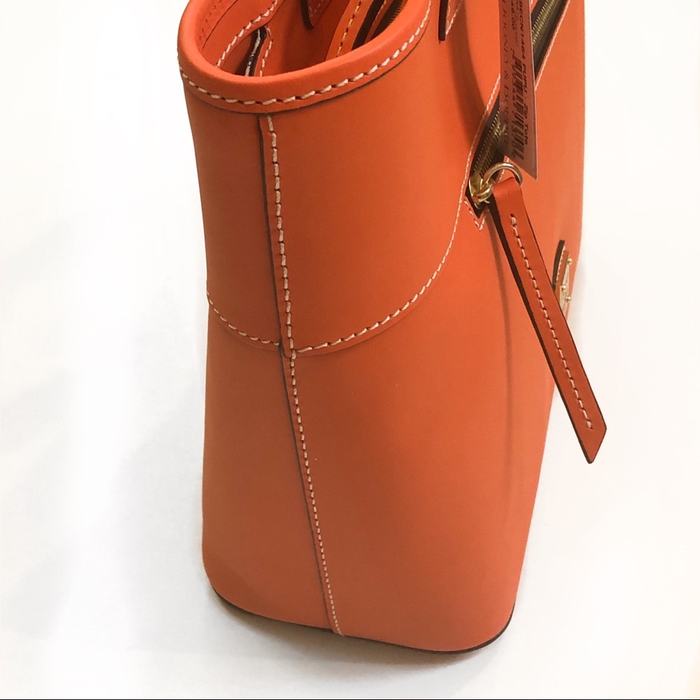 🚫SOLD🚫 Dooney & Bourke Beacon Leather Zip Tote - Picture 6 of 7